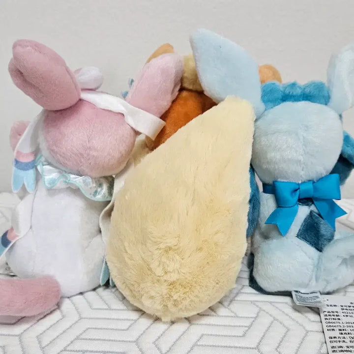[BUNJANG] High Five Eevee Collection Sylveon, Vaporeon, Glaceon Plush Dolls / 하이파이브 이브이 컬렉션 님피아 부스터 글레이시아 봉제인형