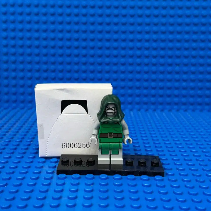 [BUNJANG] LEGO Marvel Old Doctor Doom (Unused Cape) / 레고 마블 올드 닥터 둠 (망토 미사용)