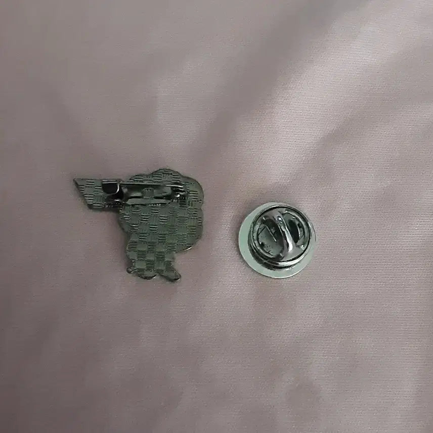 [BUNJANG] Hanyang University Badges Set (2 pieces) / 한양대 뱃지 2개 일괄판매합니다