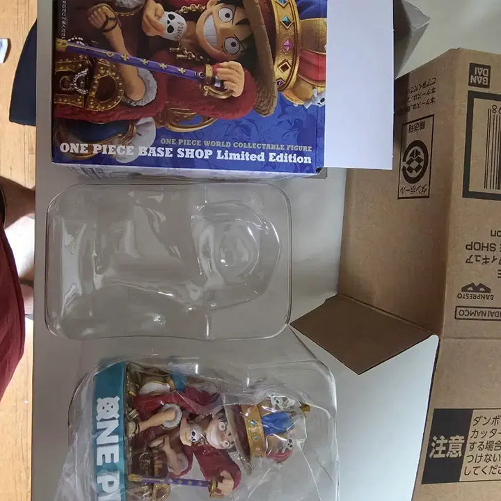 [BUNJANG] Banpresto World Collectable Figure Monkey D. Luffy Base Shop Limited Edition / 월드 콜렉터블 피규어 원피스 몽키 D. 루피 원피스 베이스샵 한정판