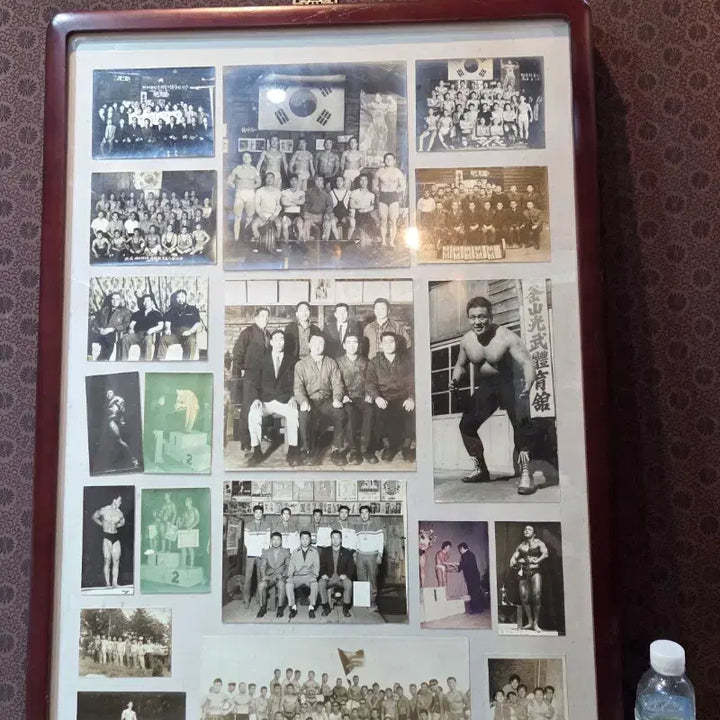 [BUNJANG] 1960s Busan Gwangmu Gymnasium Staff Photo Framed / 근대사 / 1960년대 부산 광무체육관 관원사진 액자