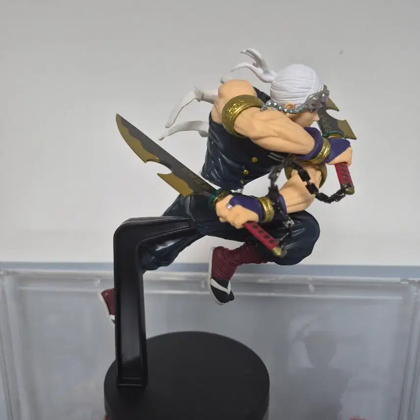 [BUNJANG] Demon Slayer Tengen Uzui Figure / 귀멸의칼날 텐겐 피규어