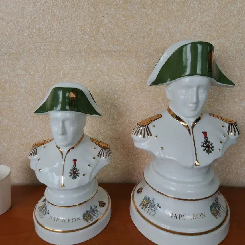 [BUNJANG] Napoleon Porcelain Figurines (Set of 2) / 나폴레옹 도자기 2점