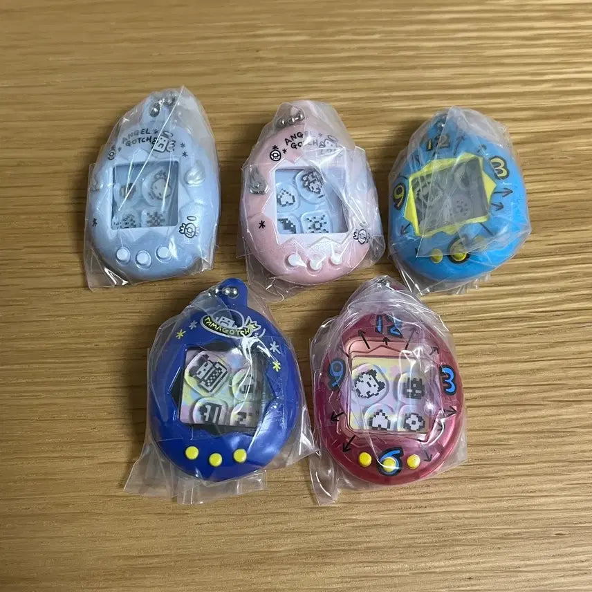 [BUNJANG] Tamagotchi Shakashaka Shakey Keychain Collection Gacha Set (5 types) / (5종세트) 다마고치 샤카샤카 1탄 쉐이커 키링 컬렉션 가챠