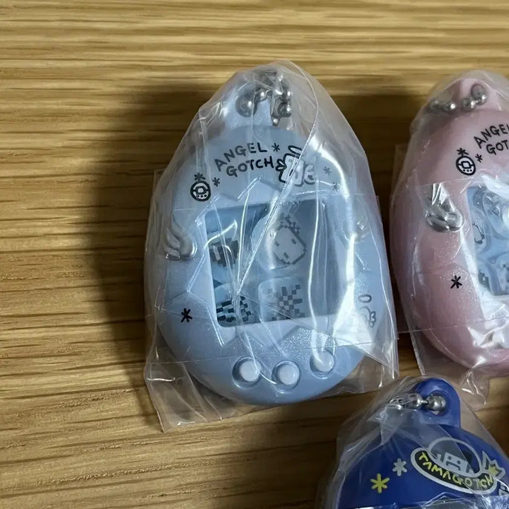 [BUNJANG] Tamagotchi Shakashaka Shakey Keychain Collection Gacha Set (5 types) / (5종세트) 다마고치 샤카샤카 1탄 쉐이커 키링 컬렉션 가챠