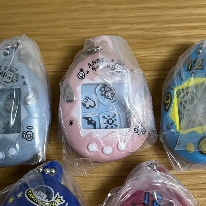 [BUNJANG] Tamagotchi Shakashaka Shakey Keychain Collection Gacha Set (5 types) / (5종세트) 다마고치 샤카샤카 1탄 쉐이커 키링 컬렉션 가챠