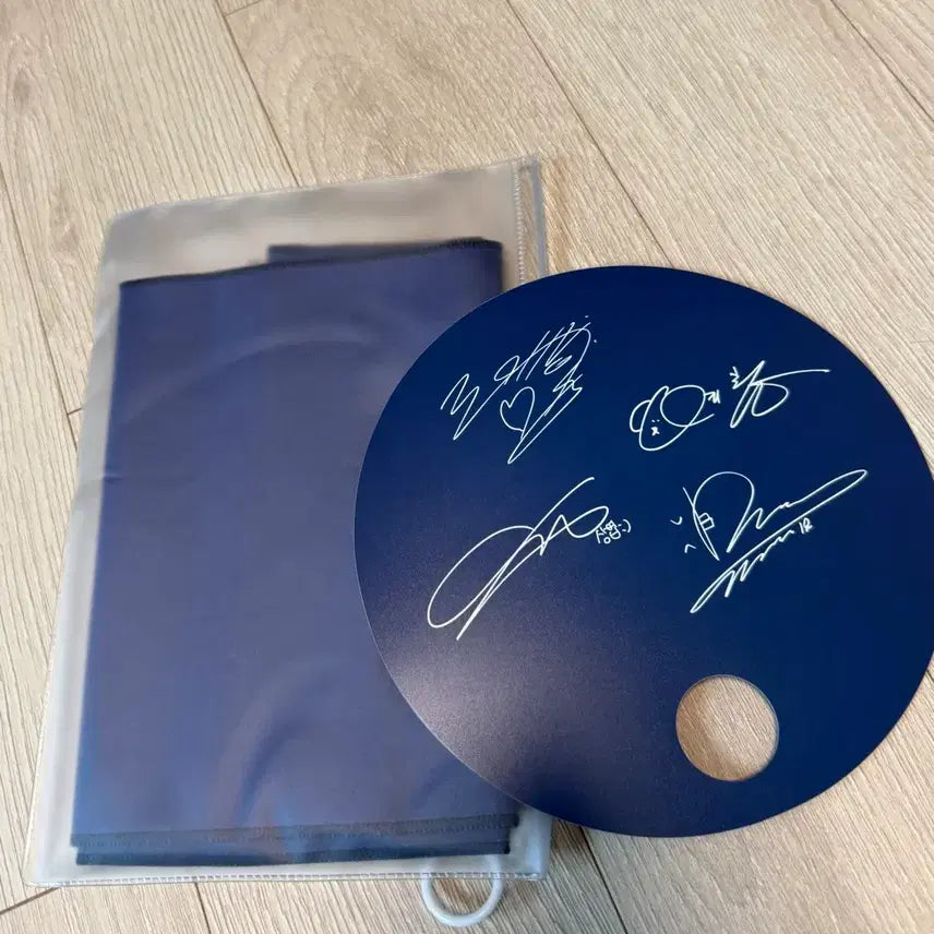 [BUNJANG] Lucy Official Slogan (Sealed) / 루시 공식 슬로건 (미개봉) - 부채도 같이 드려용