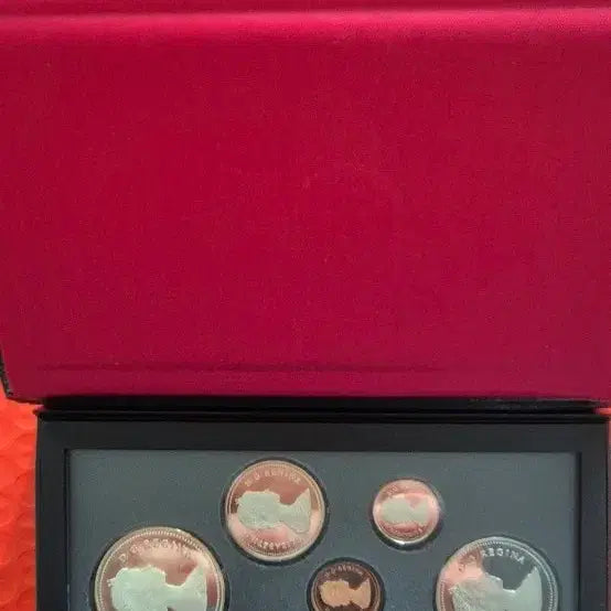 [BUNJANG] 1986 Queen Elizabeth II Royal Mint Proof 5 Dollar Coin (Includes Silver Coin) / 1986년 엘리자베스 2세  로얄민트 프루프 5달러 기념주화 (은화포함)
