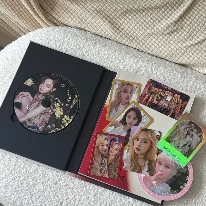 [BUNJANG] TWICE Mini Album Vol. 9 MORE &amp; MORE Photocard Set / 트와이스 MORE &amp; MORE 9집 미니앨범 / 포카포함