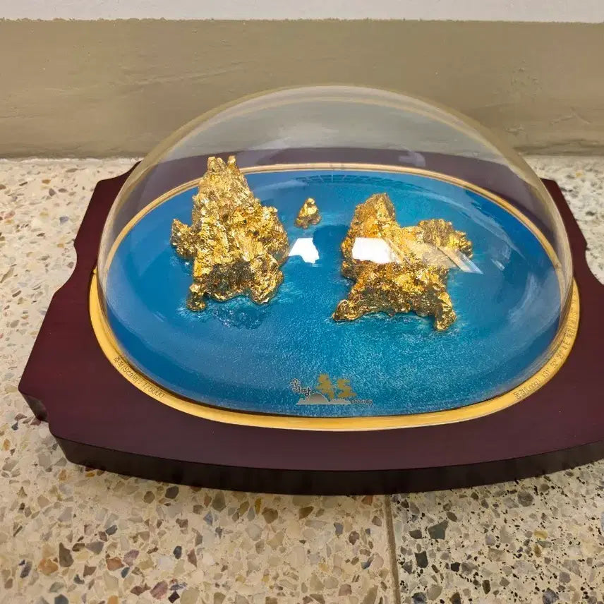 [BUNJANG] Dokdo 1:5,000 Scale Model 99.99% Gold Plated / 독도모형(1:5,000) 99.99% 순금도금(독도연구회)