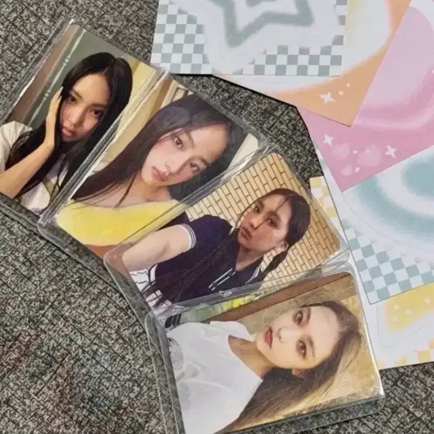 [BUNJANG] NewJeans Photocard &amp; Sticker Bundle Set / 뉴진스 포토카드 + 스티커 일괄