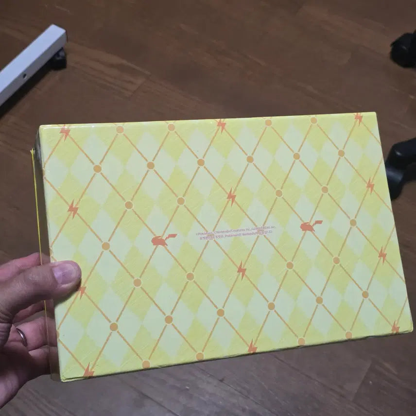 [BUNJANG] Pokemon Trading Card Game Pikachu Present Box Empty Box / 포켓몬 트레이딩 카드 게임 피카츄 프레젠트 박스 (빈 박스 단품)