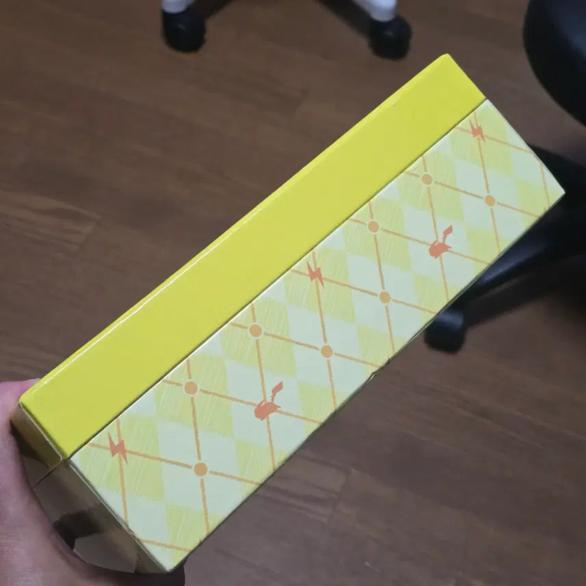 [BUNJANG] Pokemon Trading Card Game Pikachu Present Box Empty Box / 포켓몬 트레이딩 카드 게임 피카츄 프레젠트 박스 (빈 박스 단품)