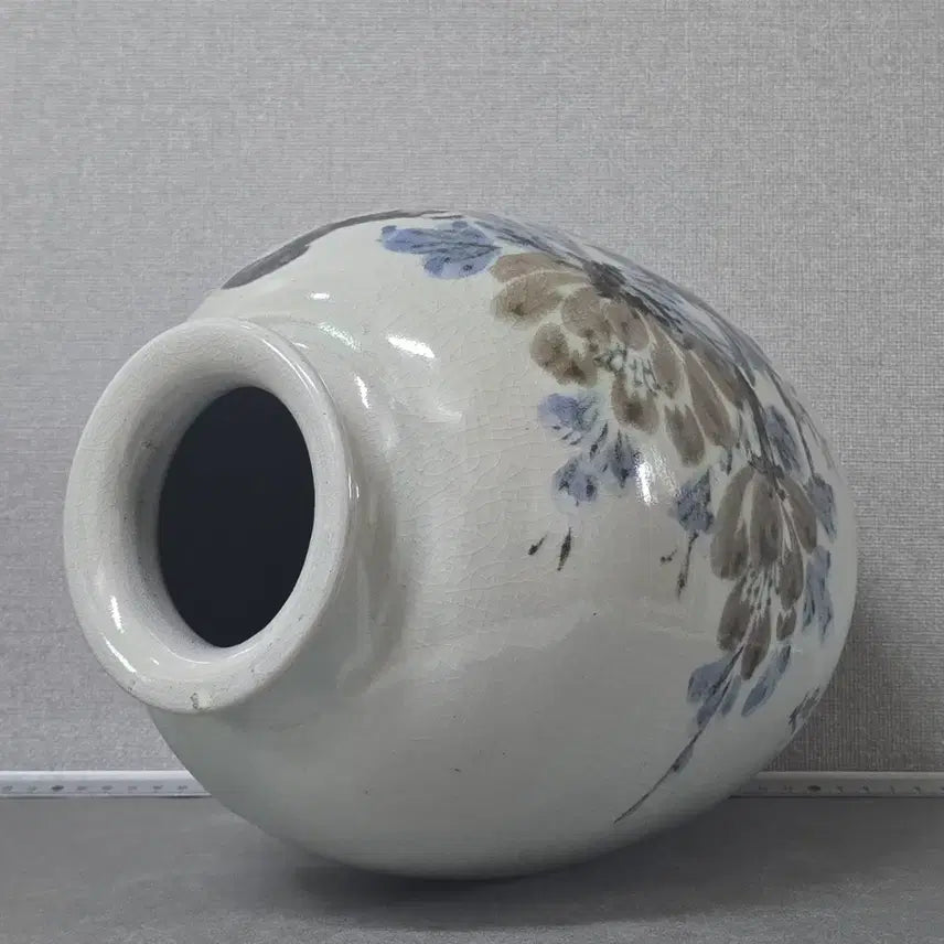 [BUNJANG] Jwabong Kim Eung-han Buncheong Celadon with Peony/Magnolia Design Vase / 좌봉 김응한 분청 모란문 호