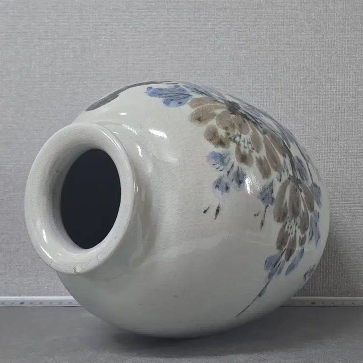 [BUNJANG] Jwabong Kim Eung-han Buncheong Celadon with Peony/Magnolia Design Vase / 좌봉 김응한 분청 모란문 호