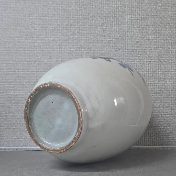 [BUNJANG] Jwabong Kim Eung-han Buncheong Celadon with Peony/Magnolia Design Vase / 좌봉 김응한 분청 모란문 호