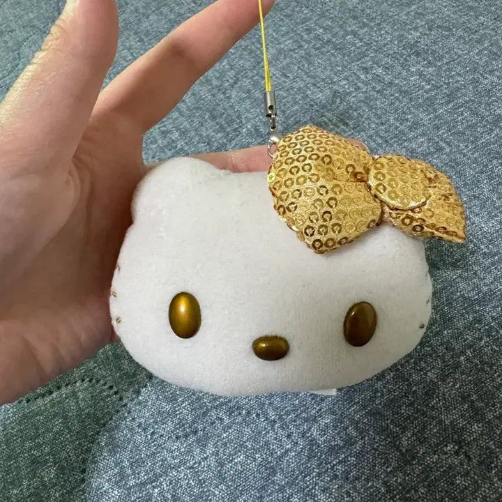 [BUNJANG] Vintage Hello Kitty Golden Doll Keychain / 고전 헬로키티 금색 인형 키링 판매중