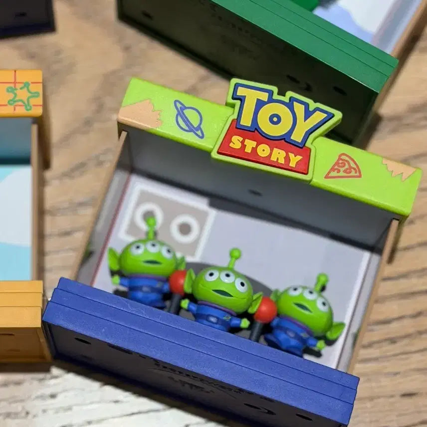 [BUNJANG] Disney Pixar Toy Story Alien LED Figure Set / 토이스토리 팝업 알린 + 포키부채