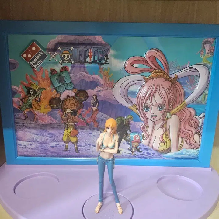 [BUNJANG] Domino Pizza x One Piece Nami Figure with Shirahoshi Background / 고전) 도미노 피자 어인섬 시라호시 배경 원피스 나미 피규어