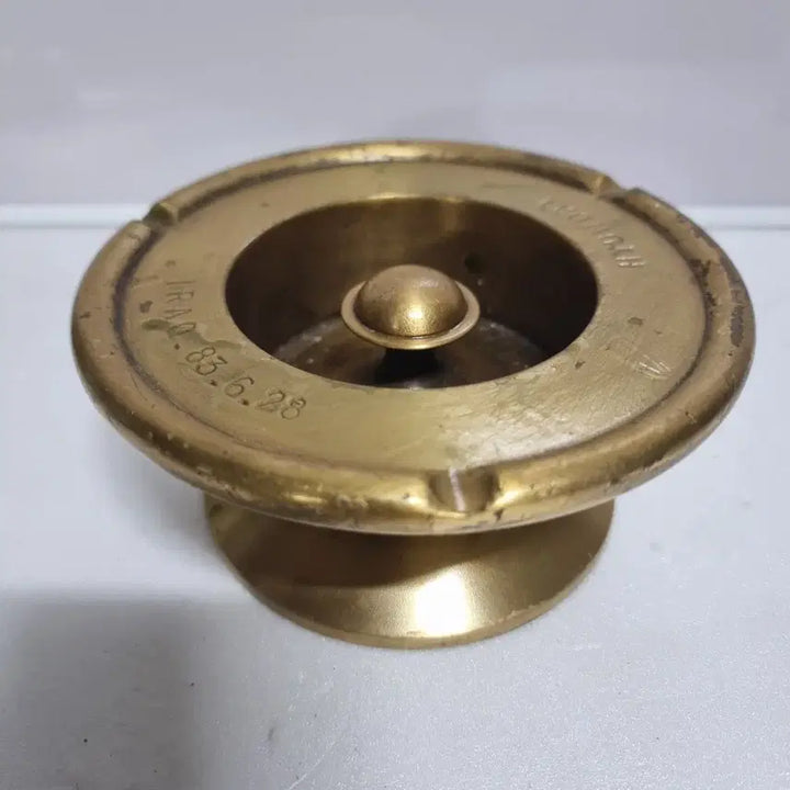 [BUNJANG] Modern Ashtray with Engraved Details / 근대사자료 현대 재털이