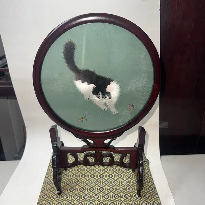 [BUNJANG] Vintage Double-Sided Cat Embroidery Wood Frame Ornament / 빈티지 고양이 양면 자수 우드 프레임 장식품