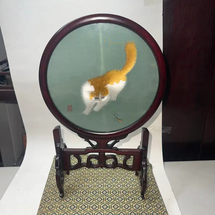 [BUNJANG] Vintage Double-Sided Cat Embroidery Wood Frame Ornament / 빈티지 고양이 양면 자수 우드 프레임 장식품