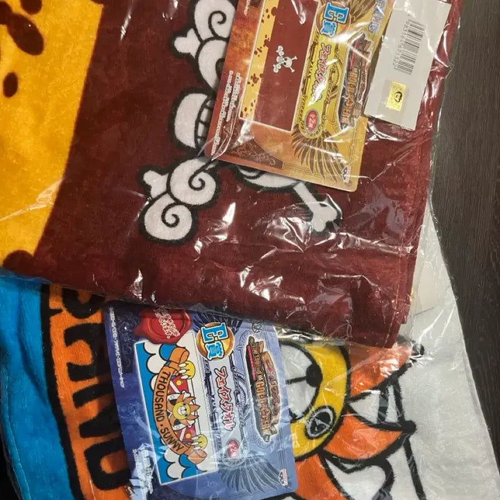 [BUNJANG] One Piece Thousand Sunny &amp; Gol D. Roger Jolly Roger Ichiban Kuji Towel E Prize Bundle / 급처) 원피스 써니호, 골드로저 제일복권 타올 수건 E상 일괄
