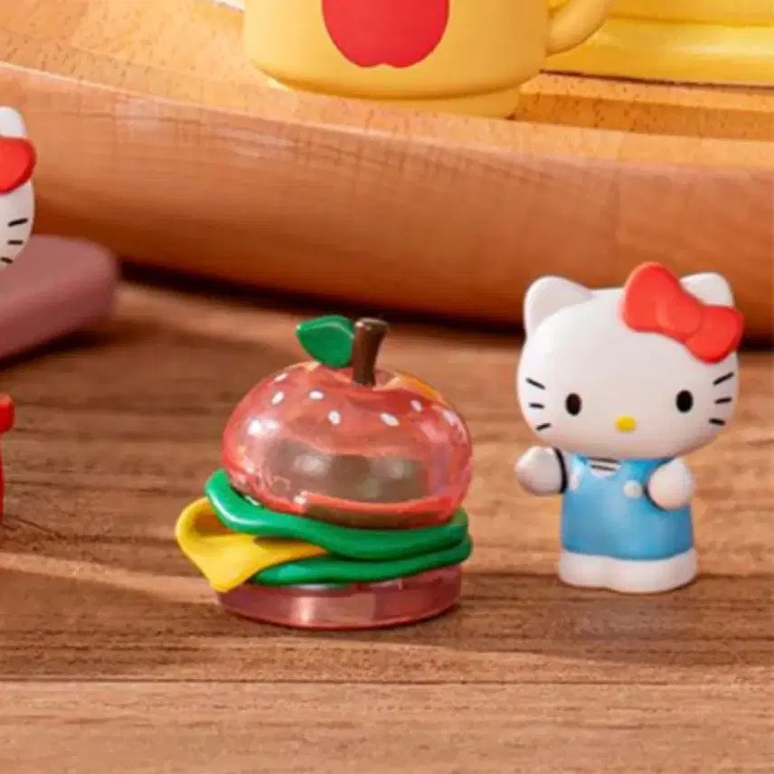 [BUNJANG] Hello Kitty Big Apple Picnic Series Big Cheeseburger Figure / 헬로키티 빅 애플 피크닉 시리즈 (빅치즈버거)