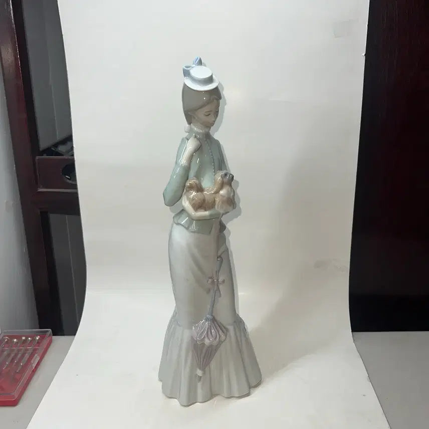 [BUNJANG] Lladró A Walk With The Dog Porcelain Figurine 