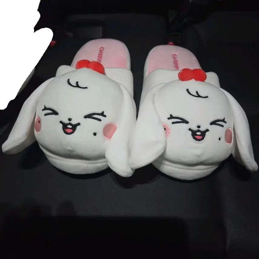 [BUNJANG] IVE Wonyoung Mini IVE Cherry Popup Plush Slippers / 아이브 원영 미니브 체리 팝업 실내 인형 슬리퍼