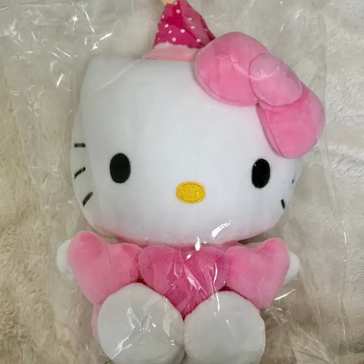 [BUNJANG] Hello Kitty Heart Plush (25cm) / 헬로키티 하트 인형(25cm)