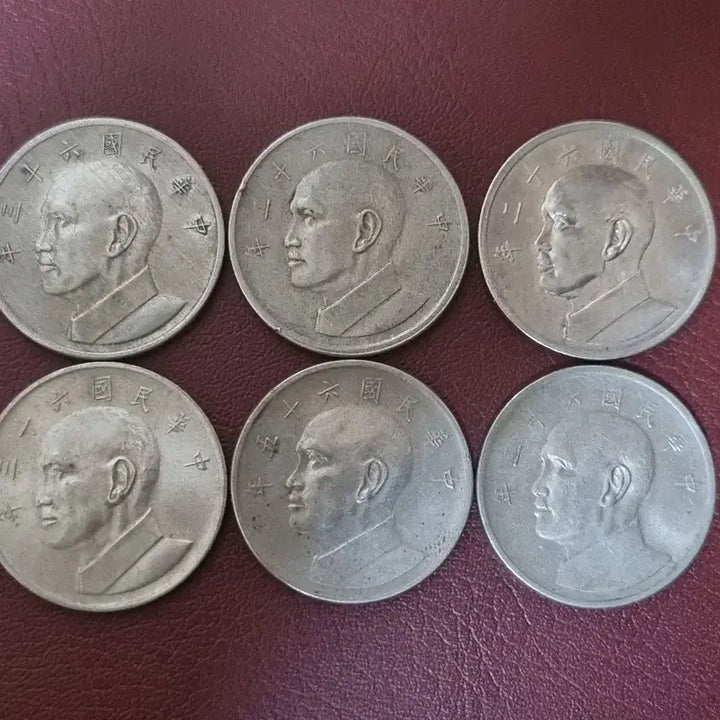[BUNJANG] Taiwan 5 Dollar Coins (6 pieces) - 1970s / 대만70년대 5달러 동전(6개)