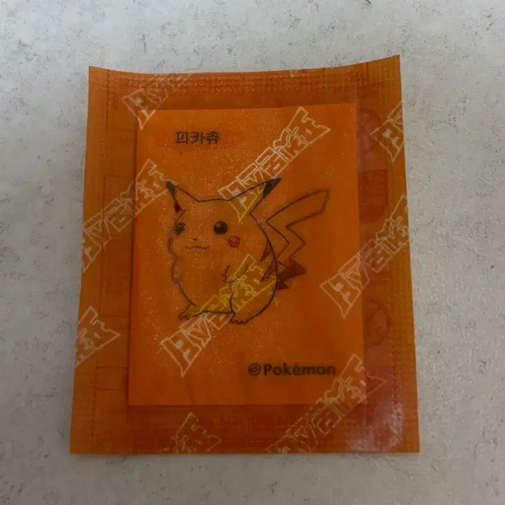 [BUNJANG] Pokemon 30th Anniversary Ddiddiddal Sseals Classic Pikachu Chubby Pikachu Sealed / [미개봉 새상품] 포켓몬 30주년 띠부씰 고전피카츄 뚱카츄