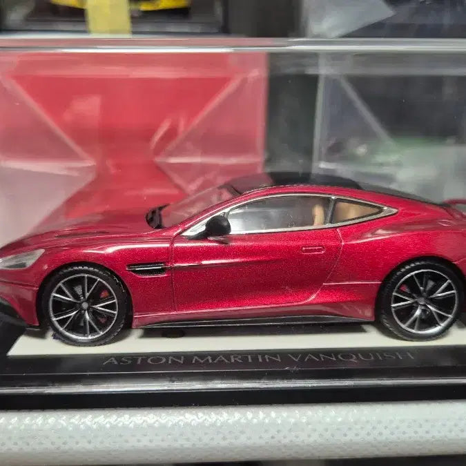 [BUNJANG] Kyosho Aston Martin Vanquish (Volcano Red) 1/43 Scale Die-cast Model / 1/43 교쇼 애스턴마틴 뱅퀴시(볼케이노 레드) 모형,다이캐스트