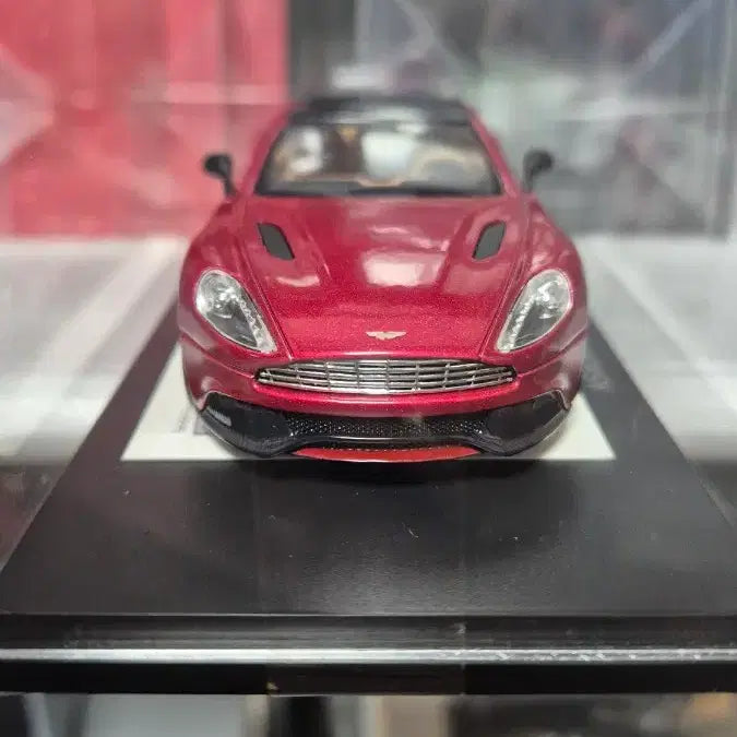 [BUNJANG] Kyosho Aston Martin Vanquish (Volcano Red) 1/43 Scale Die-cast Model / 1/43 교쇼 애스턴마틴 뱅퀴시(볼케이노 레드) 모형,다이캐스트