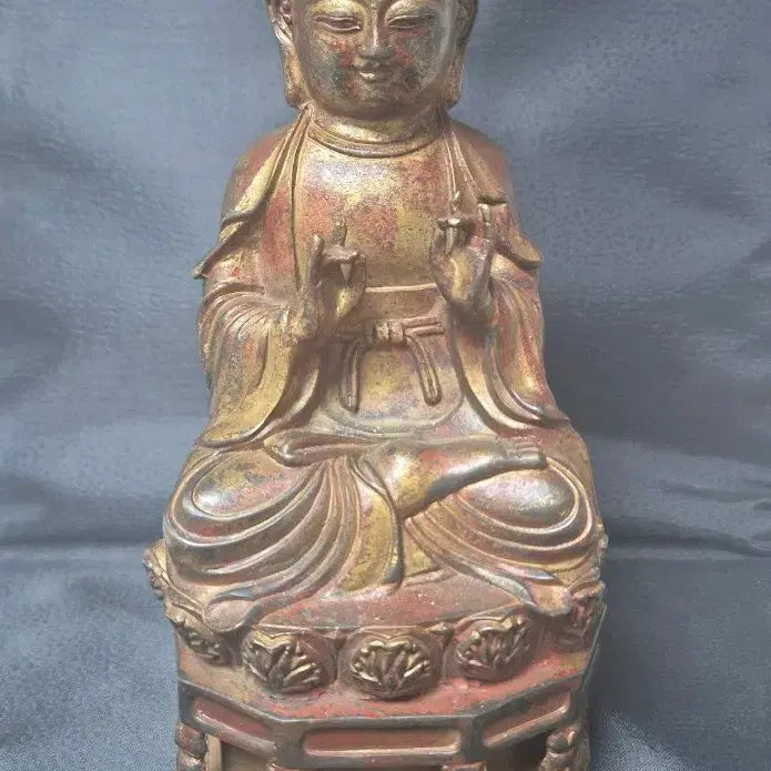 [BUNJANG] Antique Buddha Statue with Donor Signature / 제작 연대를 알 수 없는 이 불상 뒷면에는 기증자의 서명이 있는 것으로