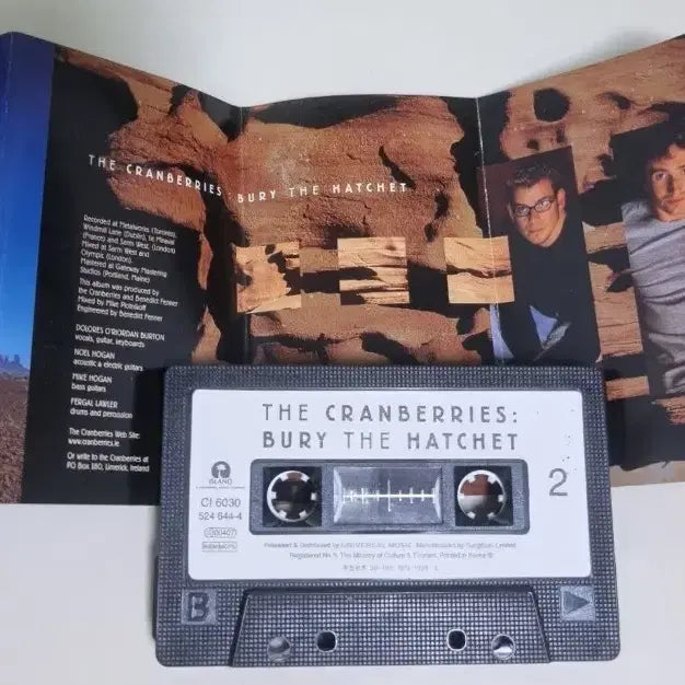 [BUNJANG] The Cranberries Bury The Hatchet Cassette Tape / 크랜베리스 Bury The Hatchet (카세트테이프)