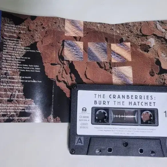 [BUNJANG] The Cranberries Bury The Hatchet Cassette Tape / 크랜베리스 Bury The Hatchet (카세트테이프)