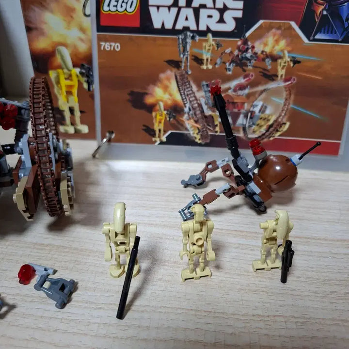 [BUNJANG] LEGO Star Wars 7670 Hailfire Droid &amp; Spider Droid Set / 레고 스타워즈 7670 힐파이어 드로이드 &amp; 스파이더 드로이드