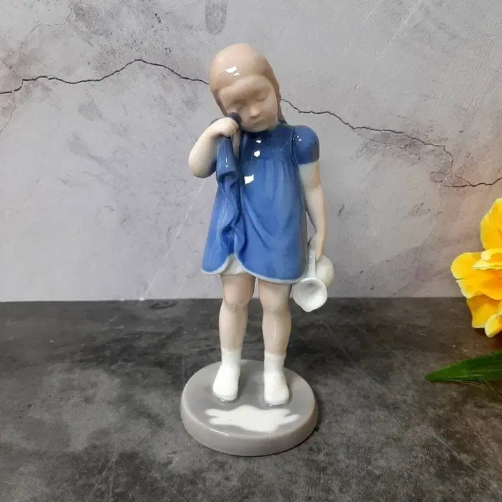 [BUNJANG] BNG "Girl Spilling Milk" Figurine / 비앤지 최고인기템 피겨린. "우유를 엎지른 소녀"