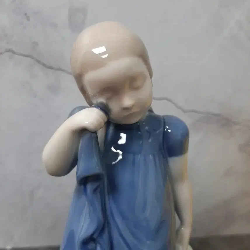 [BUNJANG] BNG "Girl Spilling Milk" Figurine / 비앤지 최고인기템 피겨린. "우유를 엎지른 소녀"