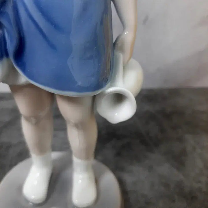 [BUNJANG] BNG "Girl Spilling Milk" Figurine / 비앤지 최고인기템 피겨린. "우유를 엎지른 소녀"