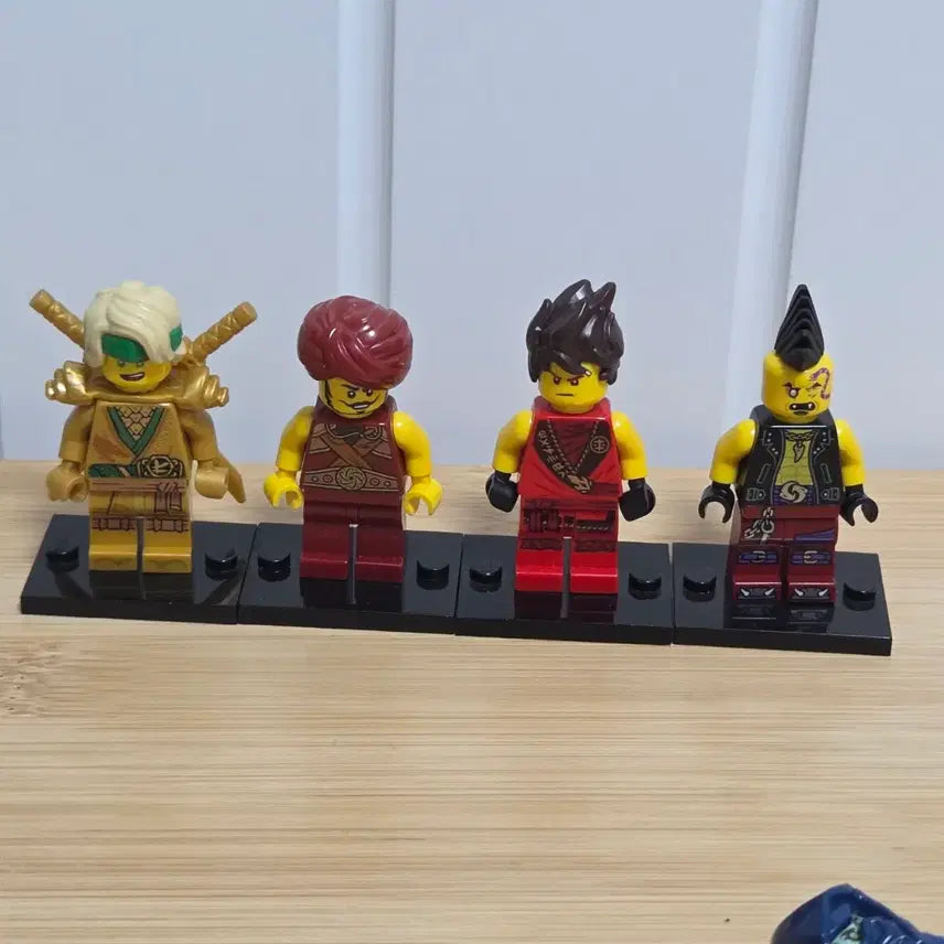 [BUNJANG] LEGO Ninjago 10th Anniversary Gold Minifigure Set - Lloyd, Garmadon, Kai, Azoph / 레고 닌자고 10주년 골드 미니피규어 로이드,그라비스,카이,아이조피규어