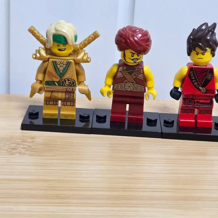 [BUNJANG] LEGO Ninjago 10th Anniversary Gold Minifigure Set - Lloyd, Garmadon, Kai, Azoph / 레고 닌자고 10주년 골드 미니피규어 로이드,그라비스,카이,아이조피규어