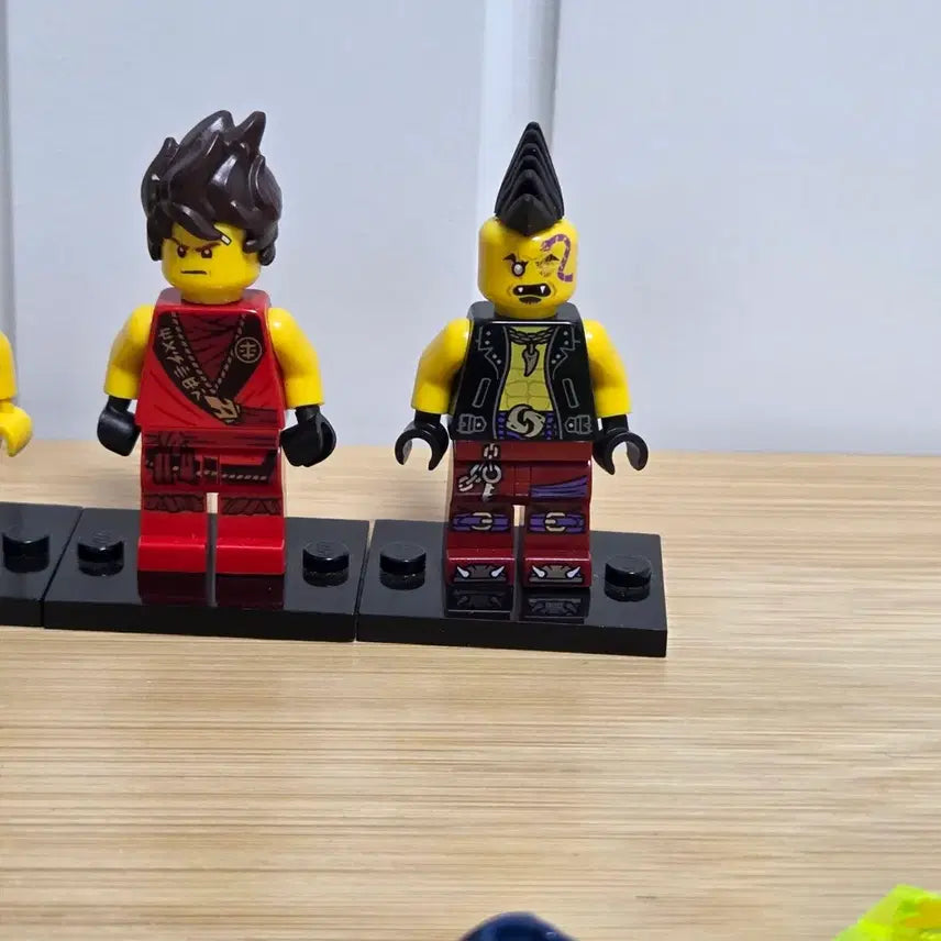 [BUNJANG] LEGO Ninjago 10th Anniversary Gold Minifigure Set - Lloyd, Garmadon, Kai, Azoph / 레고 닌자고 10주년 골드 미니피규어 로이드,그라비스,카이,아이조피규어