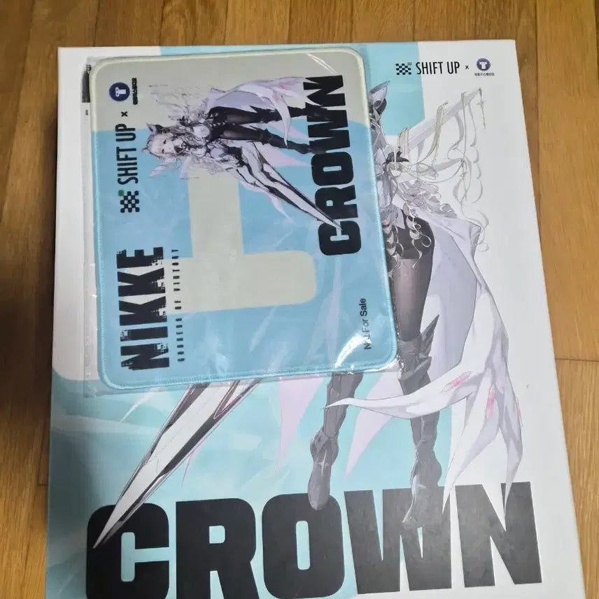 [BUNJANG] Goddess of Victory: Nikke Crown 1/6 Scale Figure + Mousepad Set / 승리의 여신 니케 크라운 1/6 스케일 피규어+마우스패드