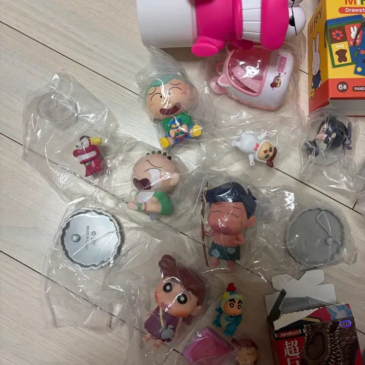 [BUNJANG] Crayon Shin-chan, Miffy, Demon Slayer Gacha Figures Bundle Set / 짱구 미피 귀멸의칼날 가챠 일괄