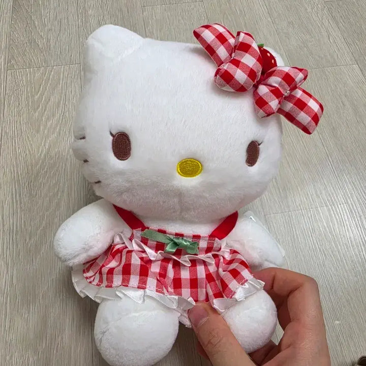 [BUNJANG] Hello Kitty 20cm Doll Red Checkered Dress / 헬로키티 인형 체크 원피스 20cm