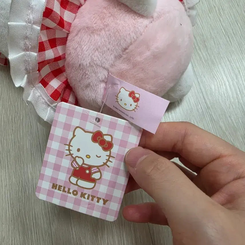 [BUNJANG] Hello Kitty 20cm Doll Red Checkered Dress / 헬로키티 인형 체크 원피스 20cm