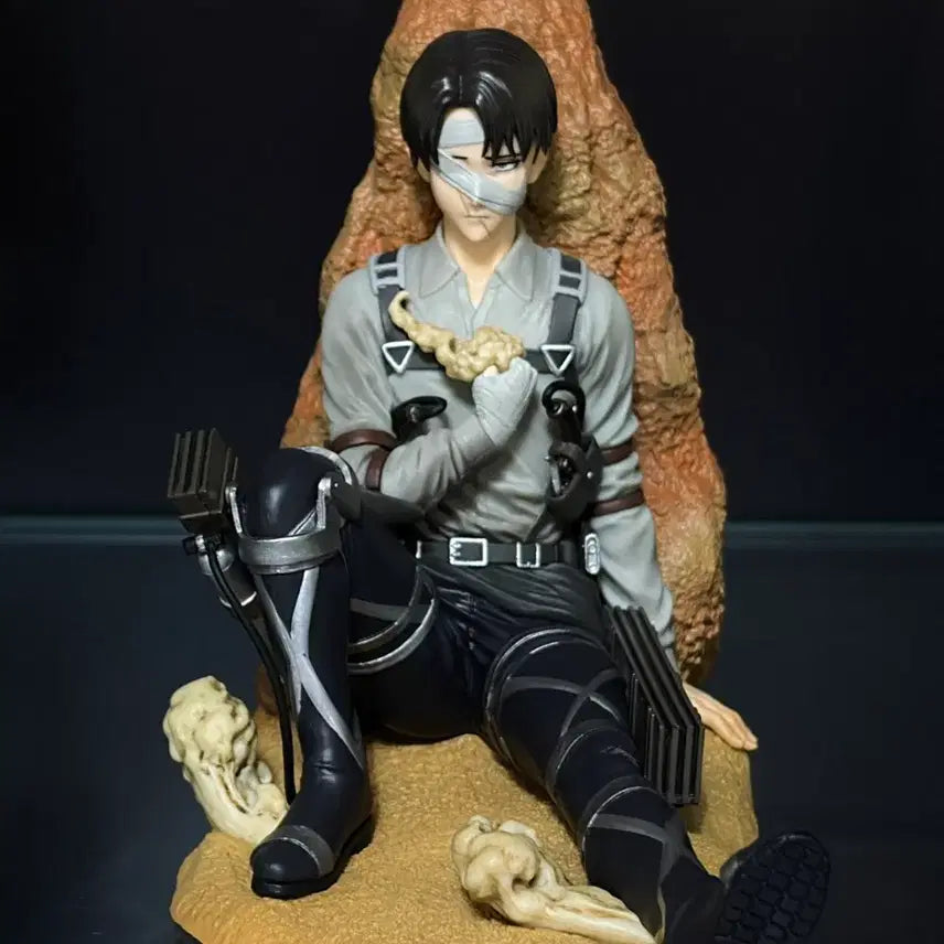 [BUNJANG] Attack on Titan Levi Figure / 진격의거인 리바이c상 개봉양품 (14.5)